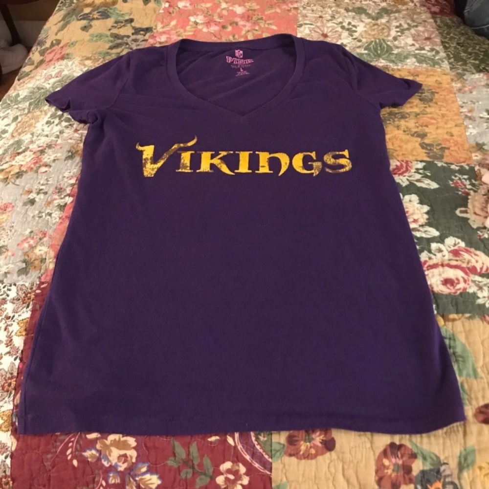 PINK Victoria’s Secret NFL Vikings t-shirt